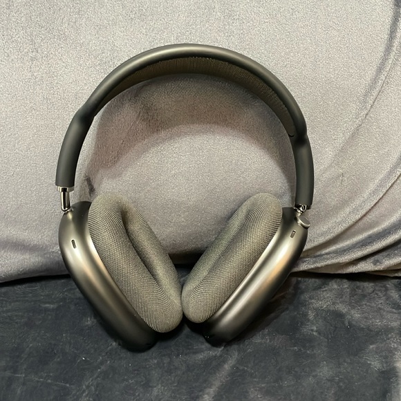 Apple AirPods Max in Space Grey - Picture 2 of 14